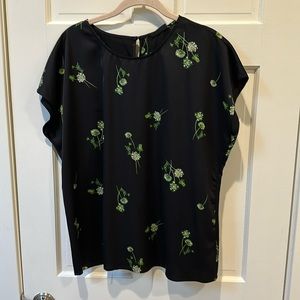 Women’s black and dandelion top. Halogen size large